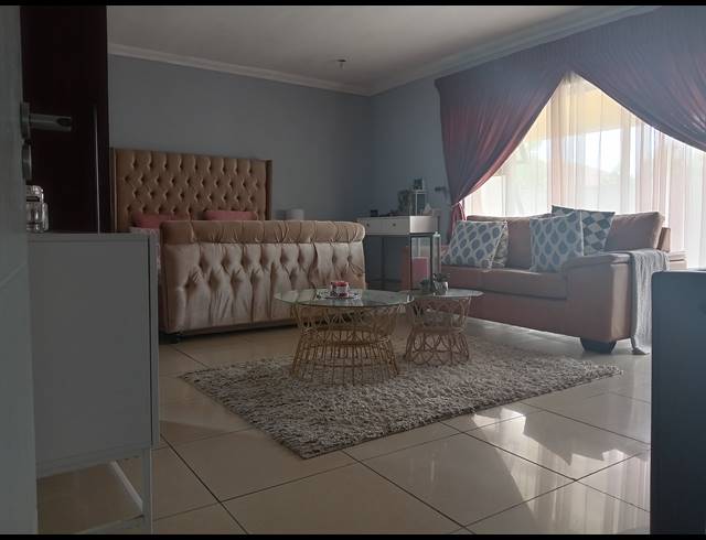 4 BEDROOM FREEHOLD FOR SALE IN DAWN PARK